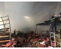 Chữa cháy tại Công ty kinh doanh phụ tùng xe máy Minh Giai, quận Tân Phú